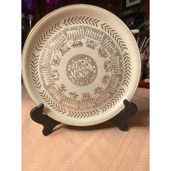 Homer Laughlin Decorative 1953 Calendar Plate w/ months & Zodiac Signs 10 in - Picture 1 of 11